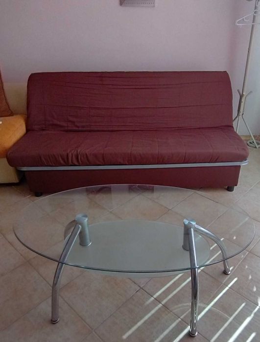 Диван разтегателен + подарък стъклена масичка