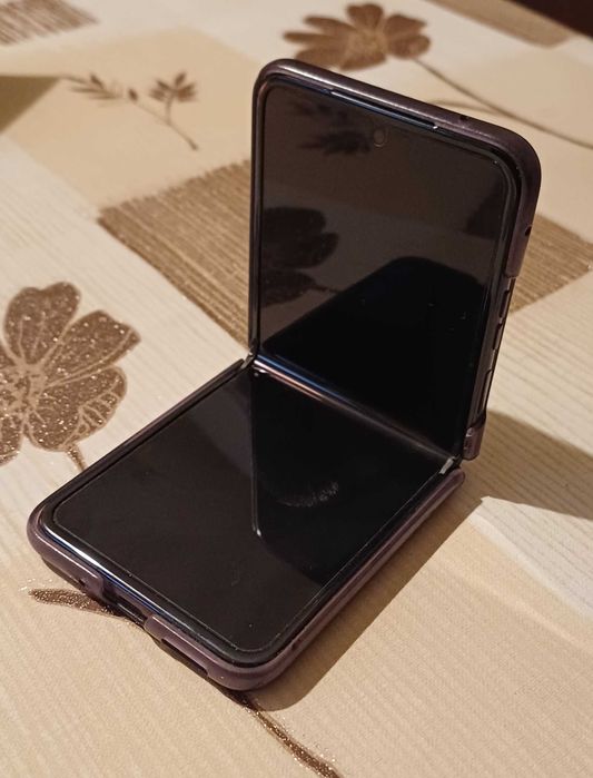 Продавам Motorola razr 40