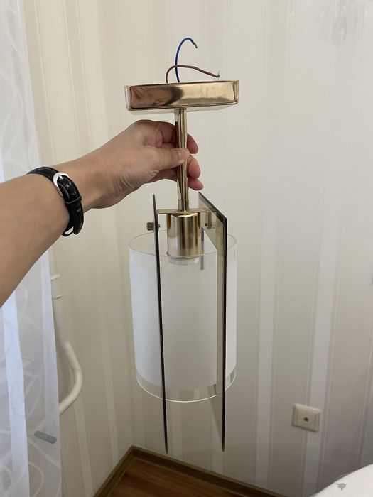 Продам люстры в прихожую