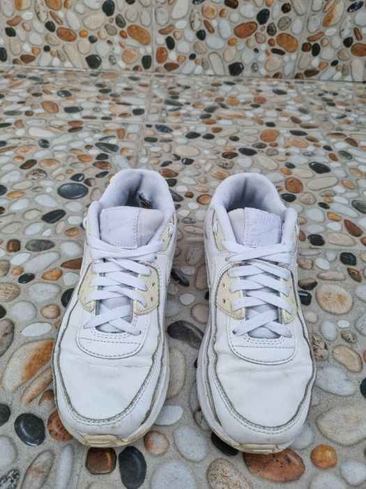 Vând adidași Nike.