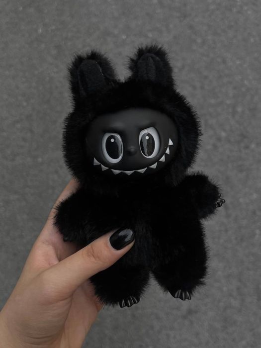 Черно Лабубу Labubu Exciting Macaron Black