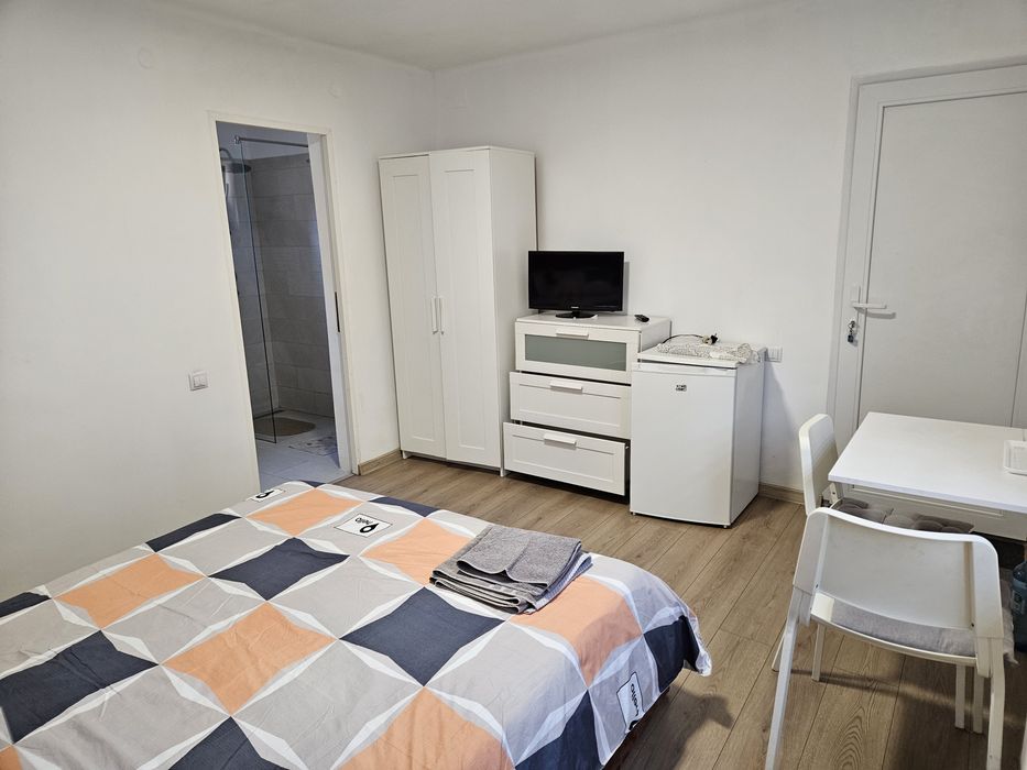 Apartament tip pensiune în Florești – 3 camere cu baie proprie