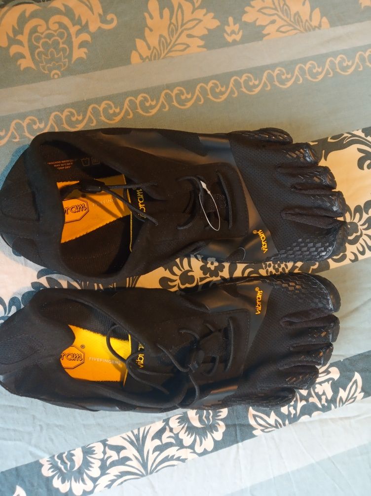 Water shoes - обувки за гмуркане Vibram