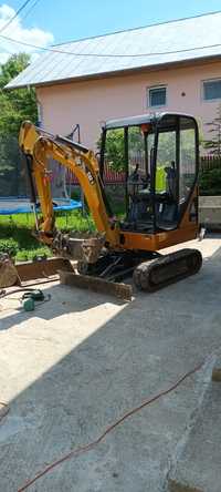 Miniexcavator de inchiriat