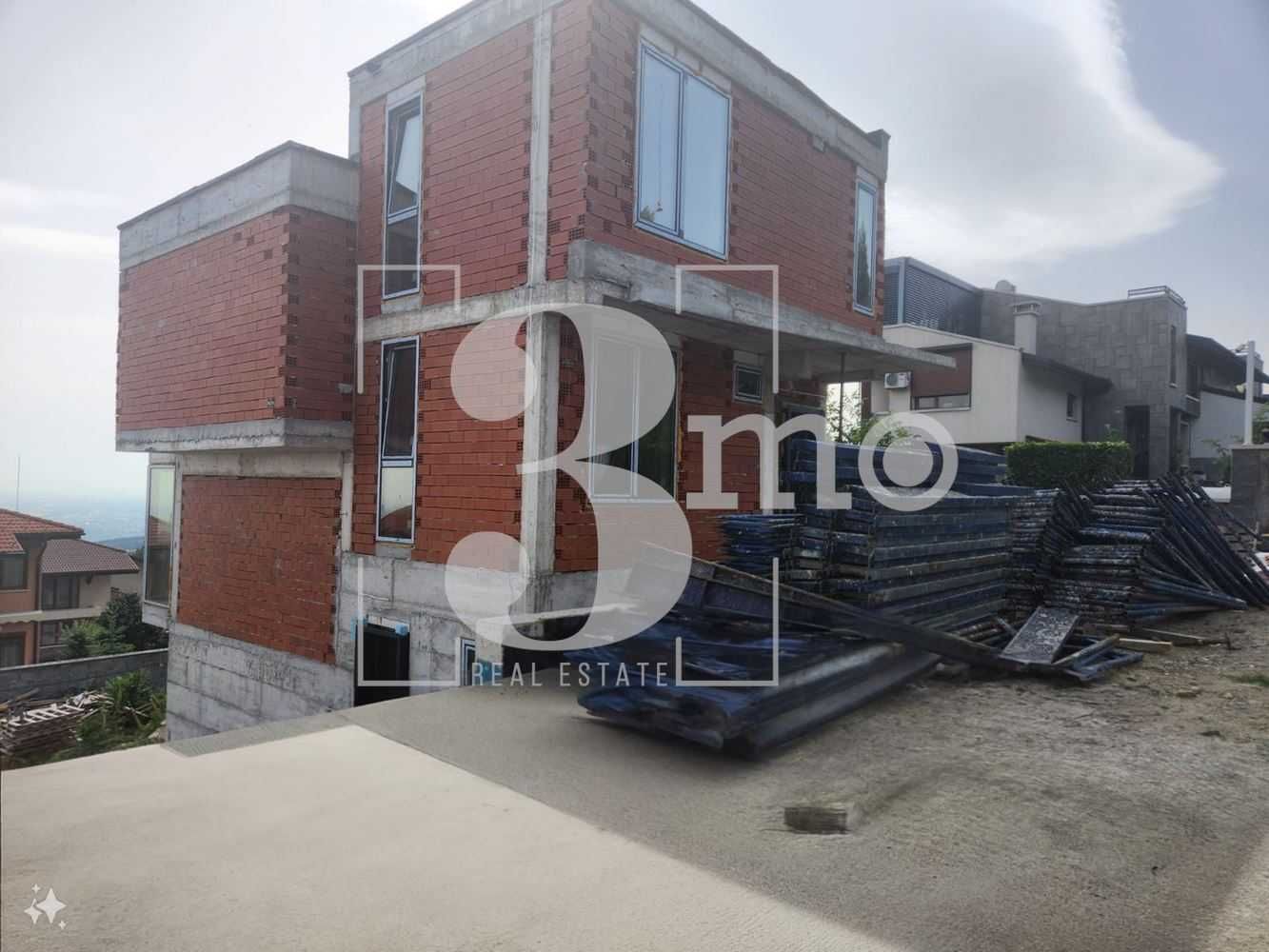 „3mo“ продава новострояща се луксозна къща, находяща се в с. Бистрица