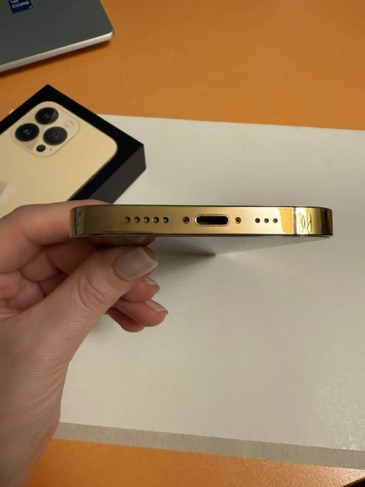 Iphone 13 Pro Gold 256GB  +cablu nou de incarcare si factura