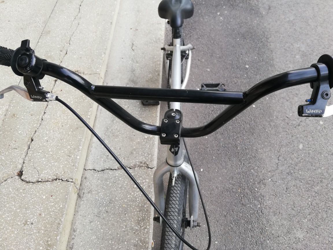 Bicicleta BMX DHS