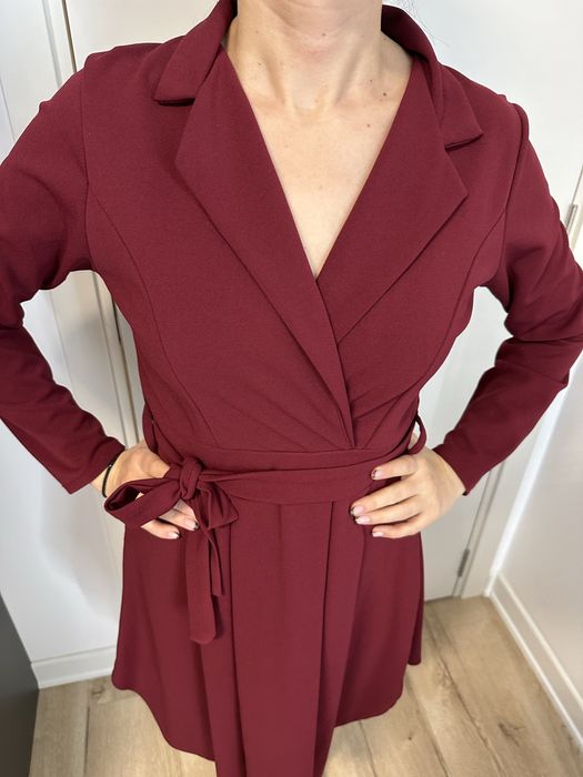 Дамска рокля в цвят бордо