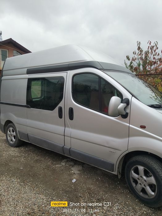 Vând Opel vivaro model maxi