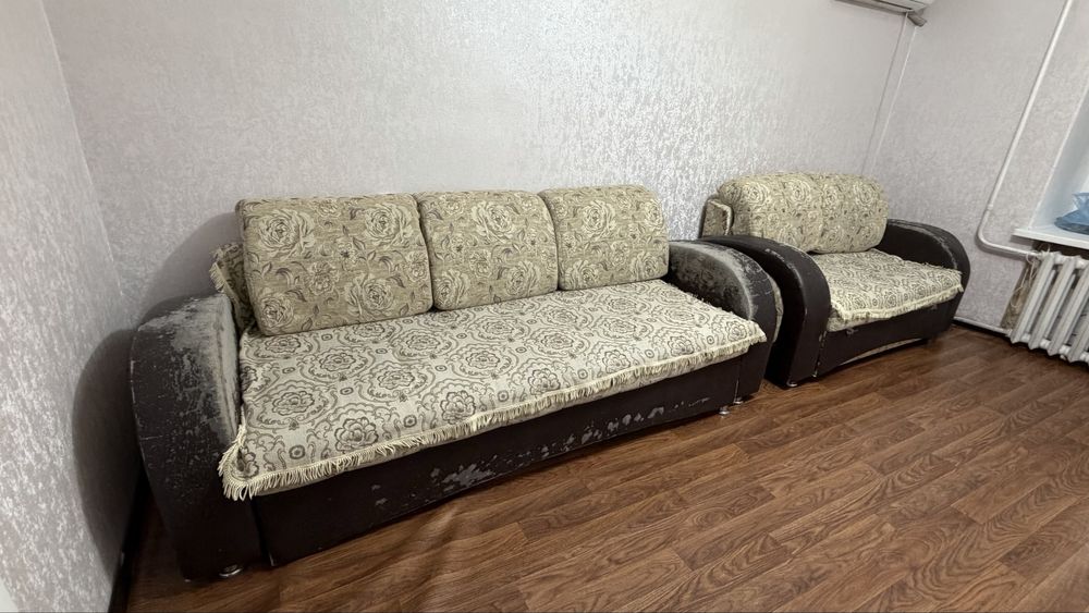 Диван      мягкая.   мебель.  диван    большой   и малый отдам  даром