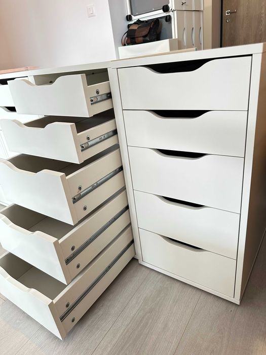 Birou complet IKEA plus scaun ergonomic. Se pot vinde si individual!