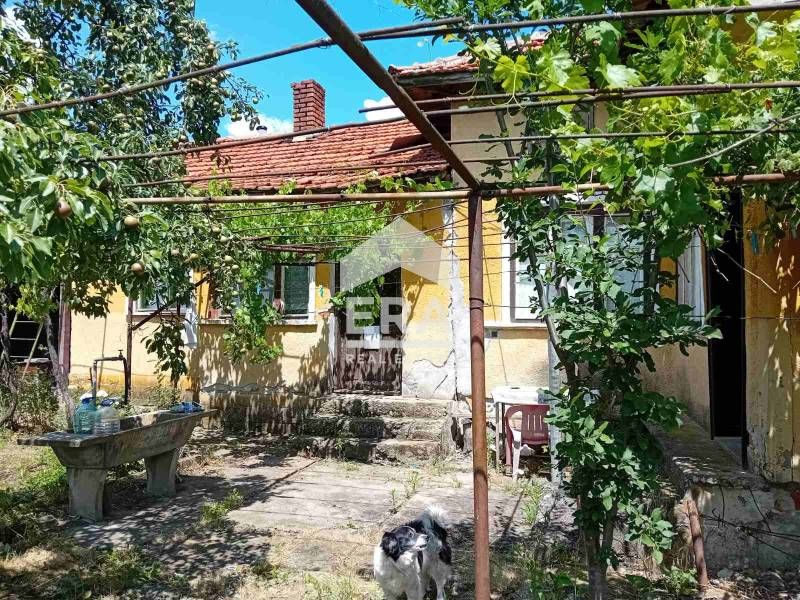 ЕРА Фаворит продава ексклузивно къща с двор в с. Медковец, общ. Монтан