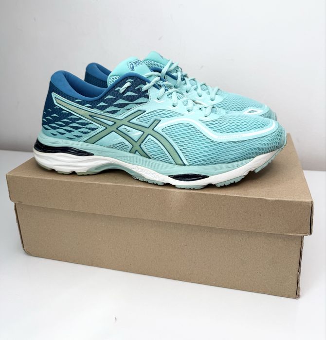 Asics Gel-Cumulus 18 (43.5) Маратонки