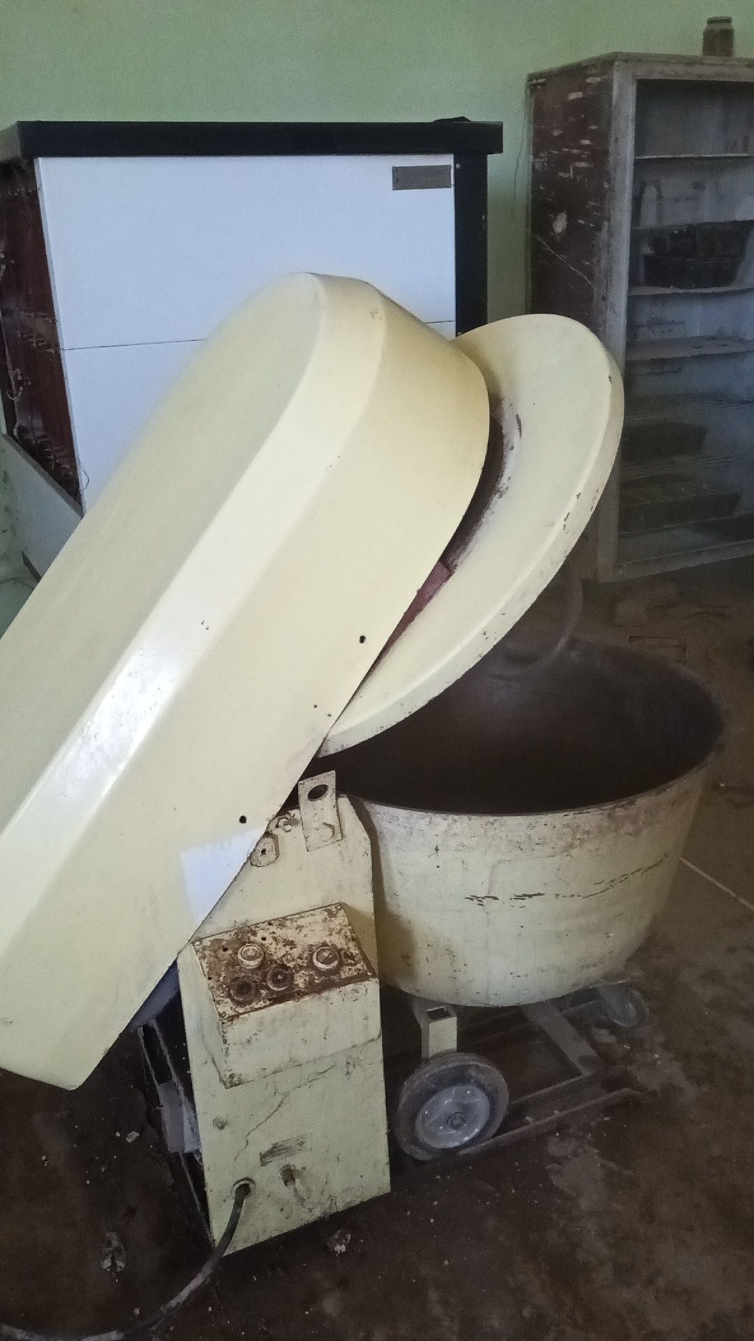 Hamir qorgich  sotiladi