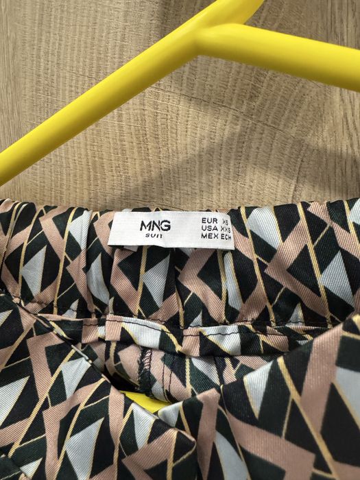 Сатиниран панталон Mango