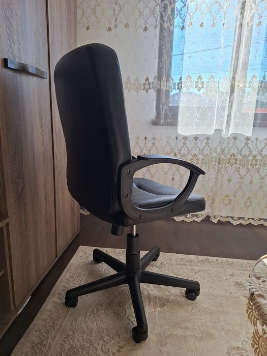 Vând scaun de birou !!
