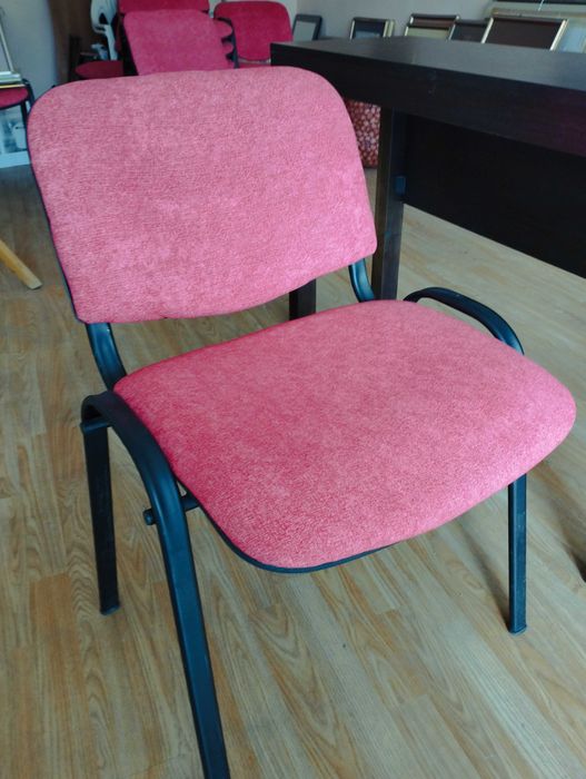 Продавам нови посетителски офис столове