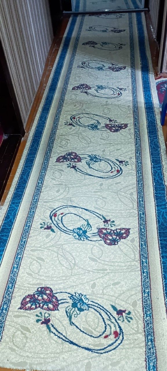Gilam sotiladi.Darojkalar soni 3 ta: 1) 80×3,5 2) 120× 5 3) 120×180