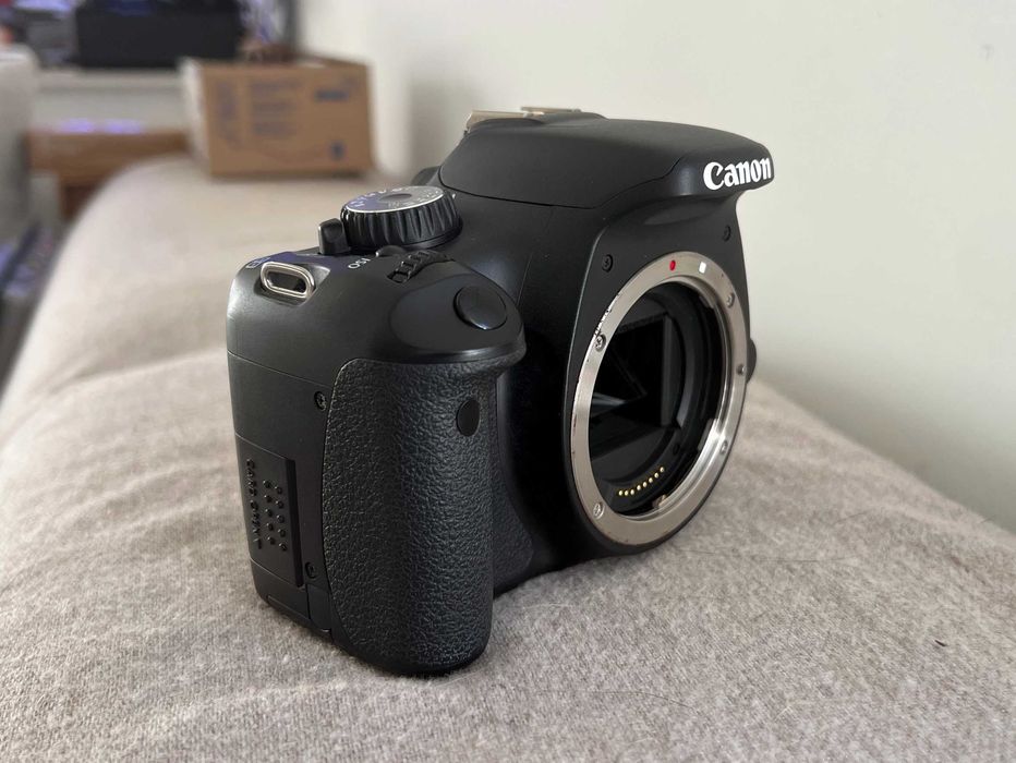 Canon EOS 550D body DSLR, stare foarte bună, fără baterie