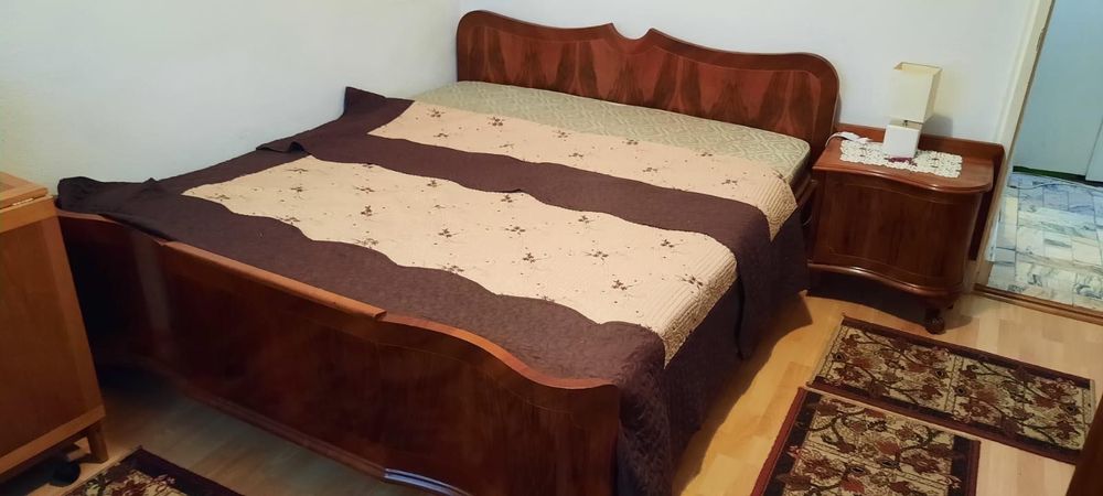 Mobilier dormitor complet – dulap, pat dublu cu saltea și noptiere
