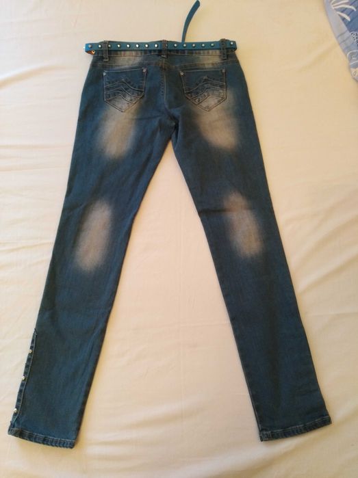 Продавам дамски дънки