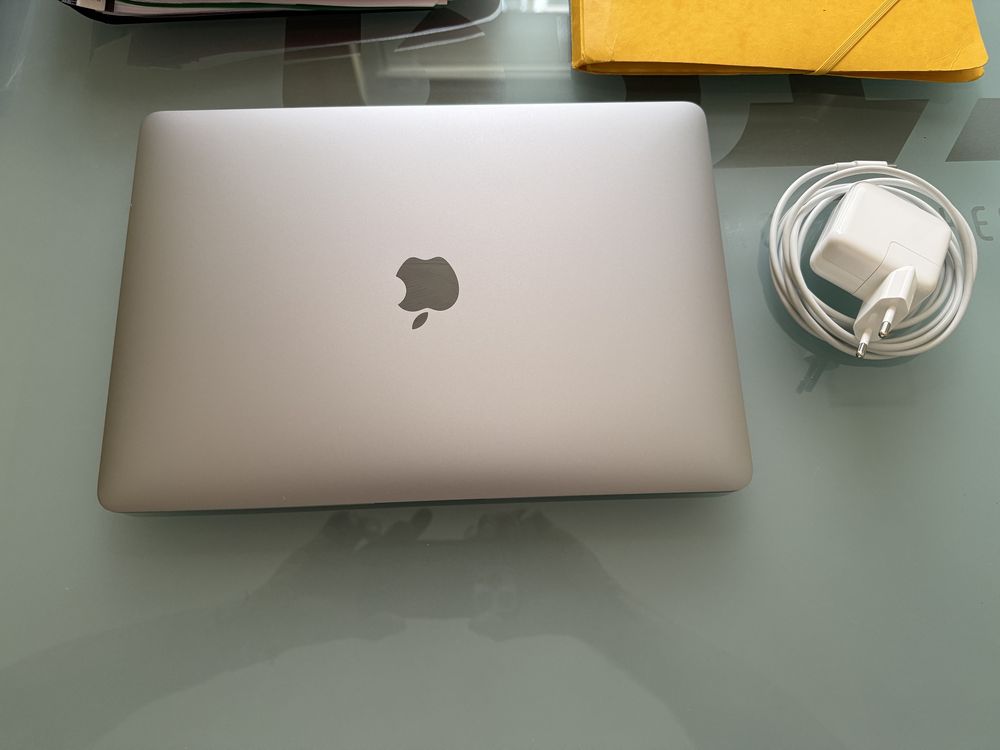 Macbook Air M1 16GB ram, 512GB SSD, 32 цикъла батерия, като нов !