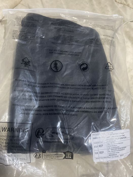 Кожаные брюки черные, матовые, очень качественные. В мир и пир!