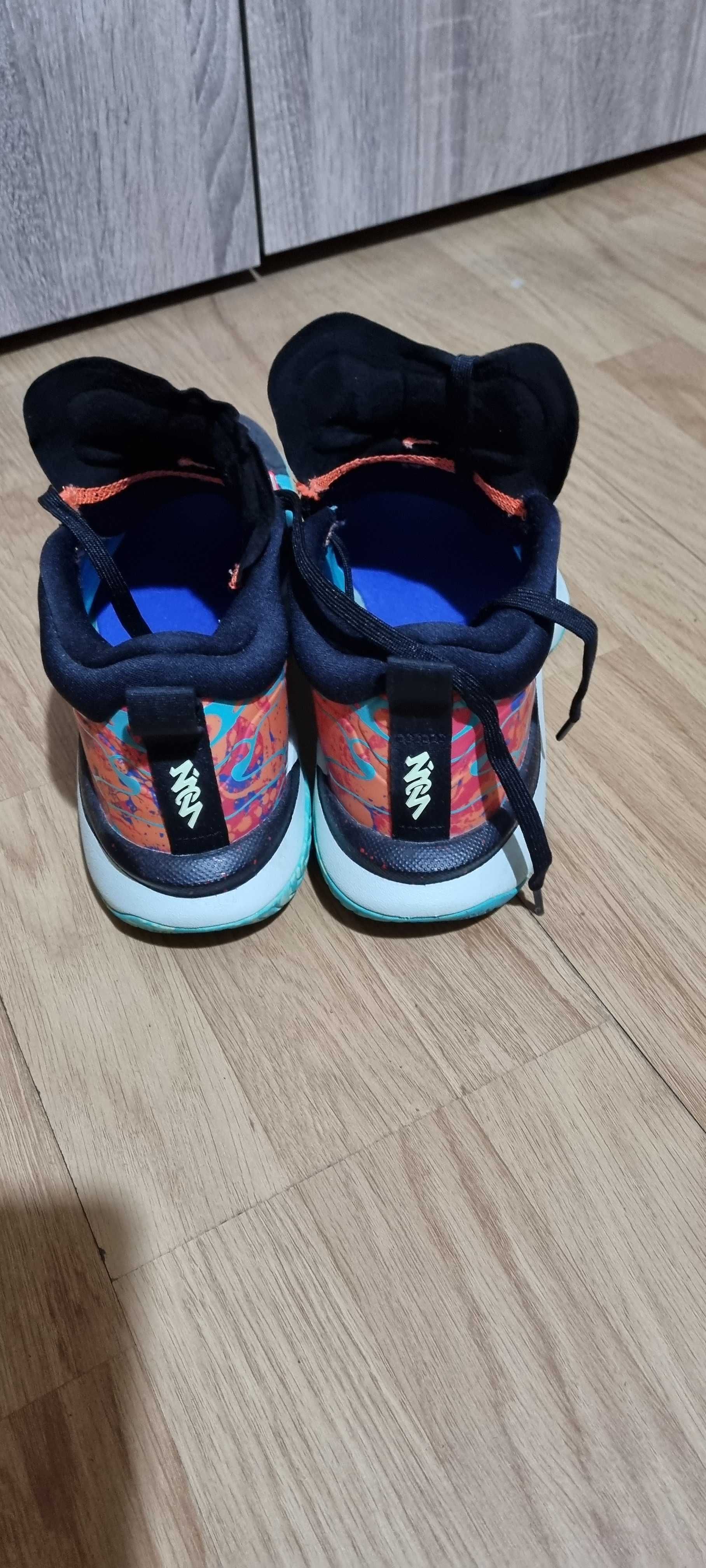 Продавам маратонки nike Jordan zion .оргинални чисто нови.