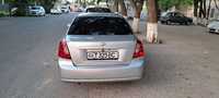 Lacetti 1.8 sotiladi