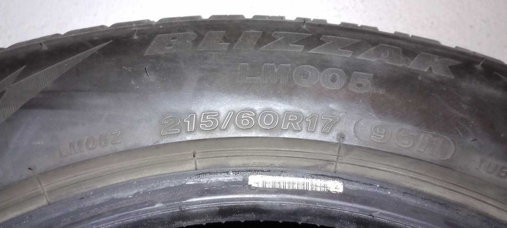 Зимни Гуми Bridgestone 215/60/17 - 2 броя