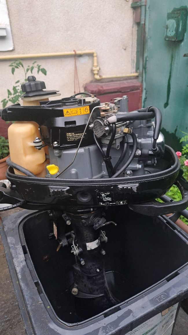 Vând motor de barca