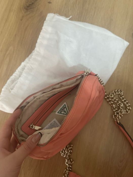 Оригинална чанта Guess