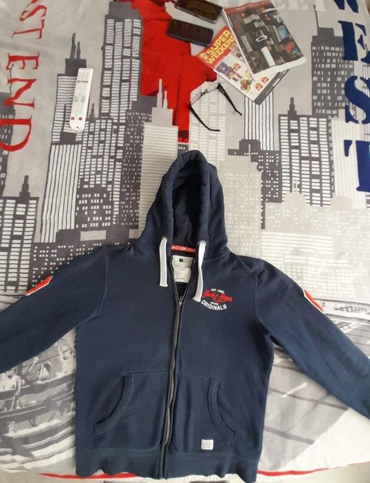 Vând hanorac Jack Jones, mărimea L produs de calitate.