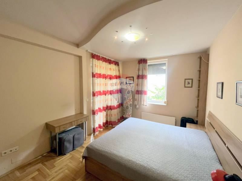 Продава се Тристаен апартамент в Варна, Бриз - 120 кв.м за 1959 €/кв.м - Снимка #12