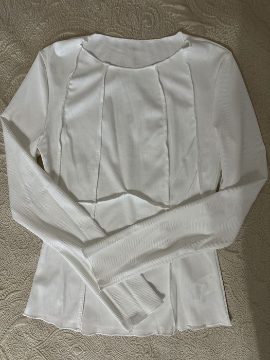 Две еднакви блузи