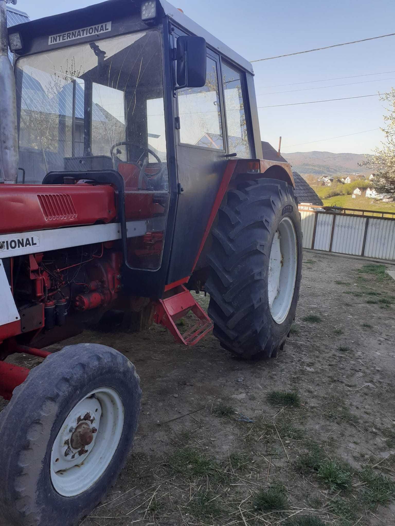 Vând tractor international 645