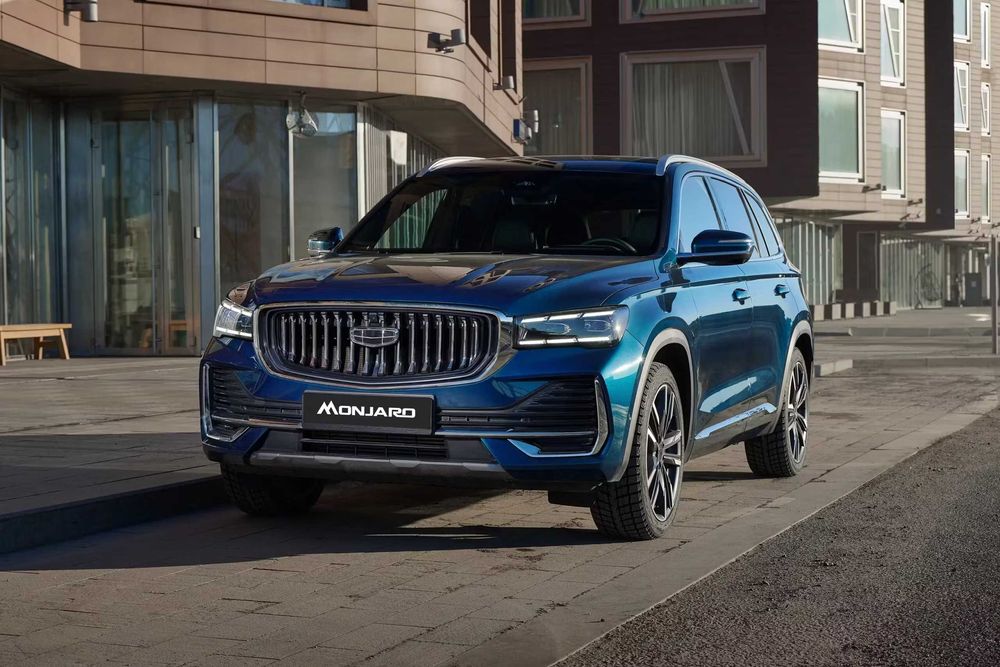 Geely Monjaro Flagship изумрудного цвета