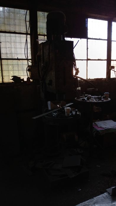 Masina de găurit verticală