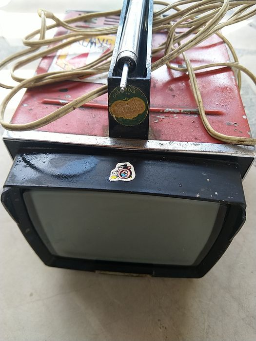 Продавам ретро портативен телевизор Електроника ВЛ 100