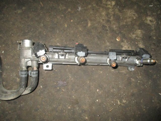 Injector injectoare rampa Golf 4 Bora Seat A3 Skoda motor 1,6 benzina