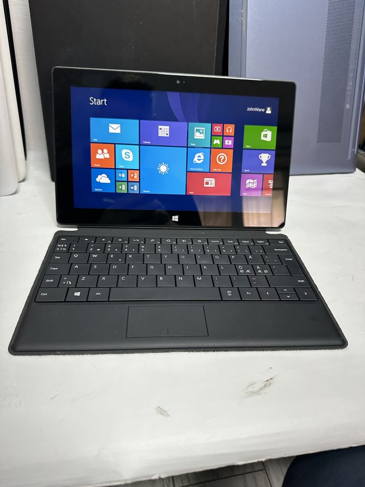 Tableta MICROSOFT Surface RT- QUAD CORE -32 Gb + tastatura cu touchpad