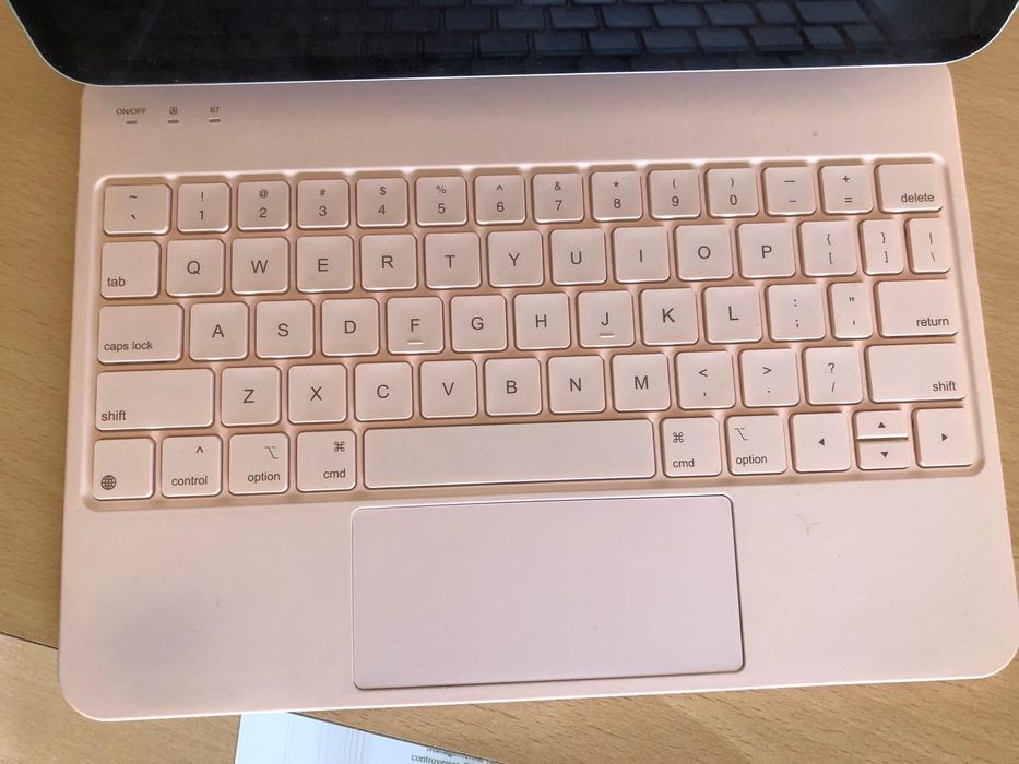 Husă ROZ cu tastatură pentru iPad/Pro 1/2/3 si iPad Air 4/5, 11 inch