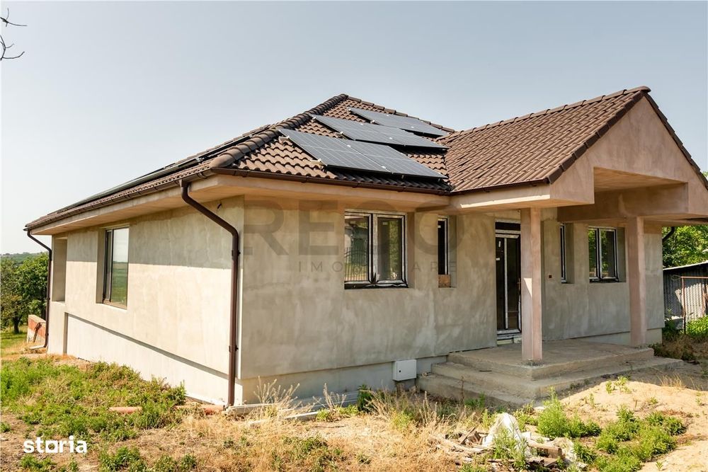 Casa cu living+3 camere cu panorama si teren mare pe Sofiei