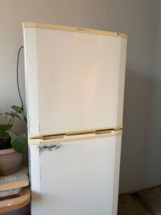 Холодильник сатылады