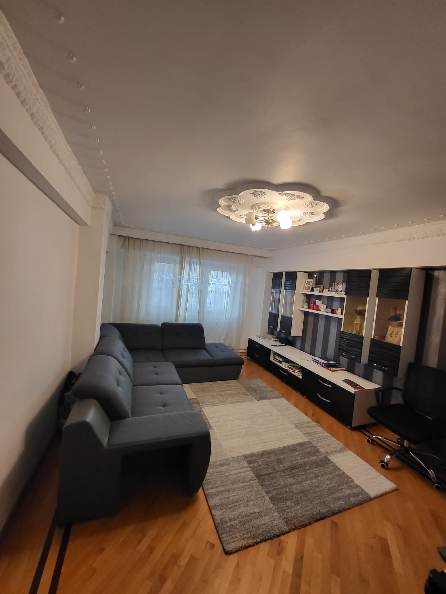 Apartament 4 camere - spațios - în centrul orașului