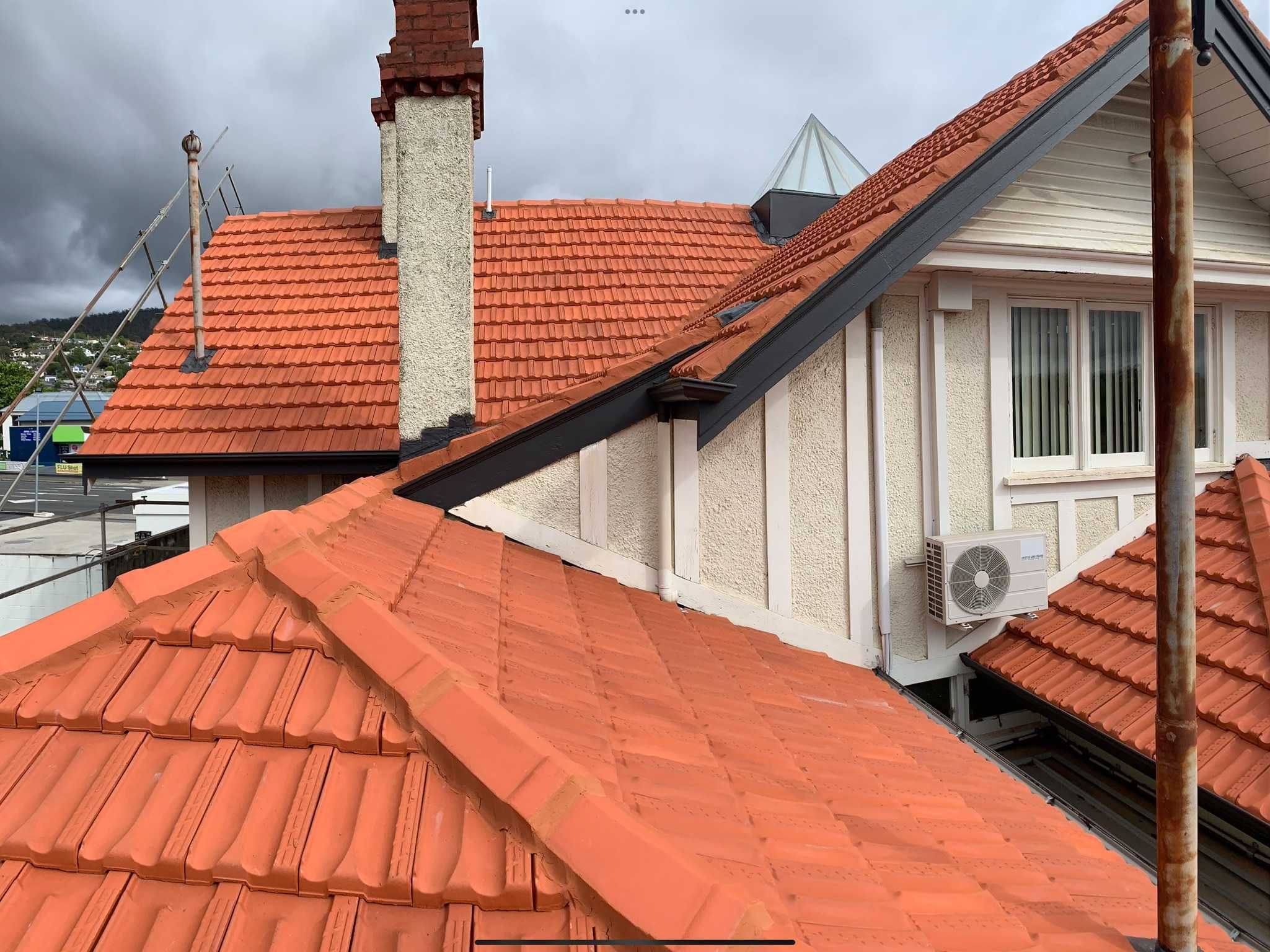 Izolații acoperișuri, montaj și hidroizolații de top pentru casa ta!