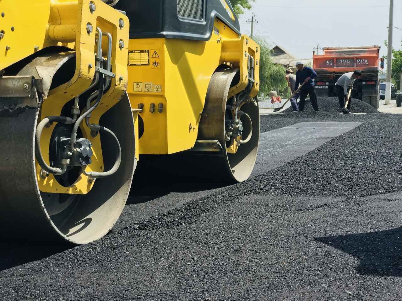 Асфалтлаш асфальт ишлари киламиз