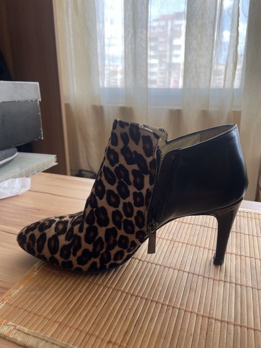 Елегантни кожени дамски боти