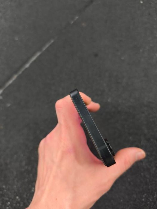 Vand iphone 16e 100% bateria