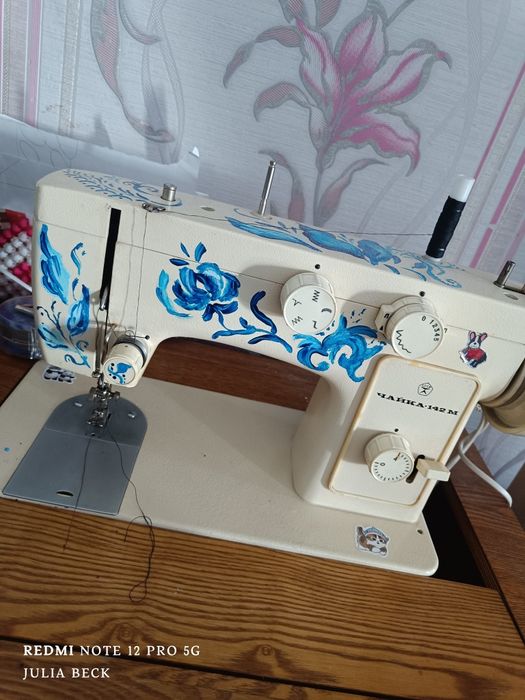 Швейная машинка Чайка